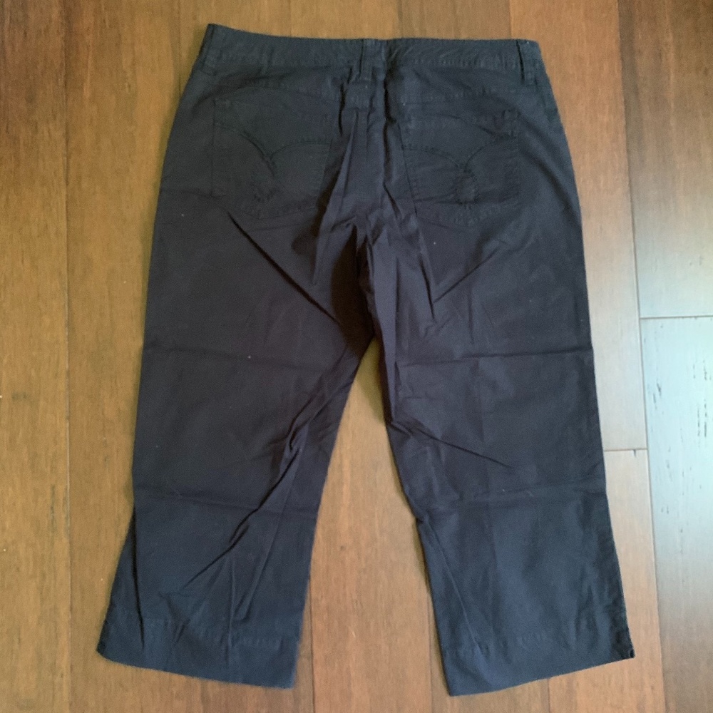 Lightweight black capris - Picture 5 of 6